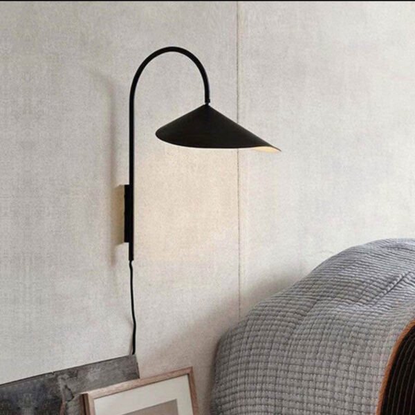 Minimalist style wall lamp